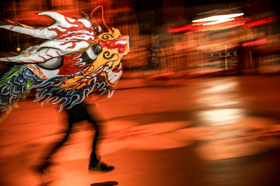 〈元宵節 火旁 龍〉是客家十二大節慶之一,在歡慶元宵節的夜晚,我用相機記錄神龍的風采。