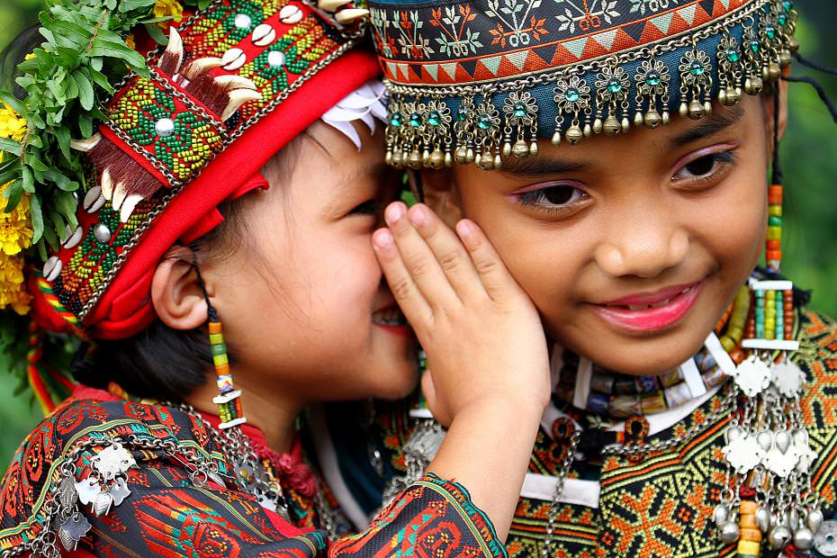 用鏡頭記錄盛裝參加婚禮原住民兒童的純真感動畫面!