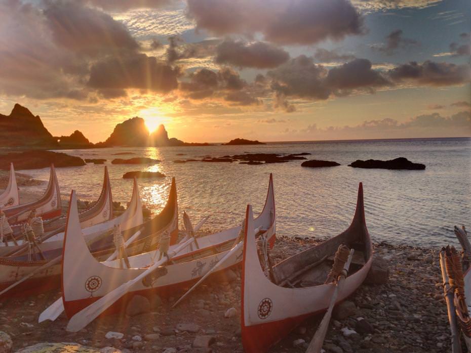 我們帶著睡意,匆忙的爬了起來就是為了一睹那日昇很多美好 ,都會在那一瞬間,消逝而去所以,我們更應該珍惜每一個美好瞬間