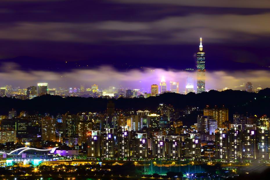 流雲101 磅礡大雨過後的夜~卻是如此通透 原來~雨會帶走空氣中雜質,彷彿瞬間洗刷罪惡的心靈,讓你重新看清楚這世界