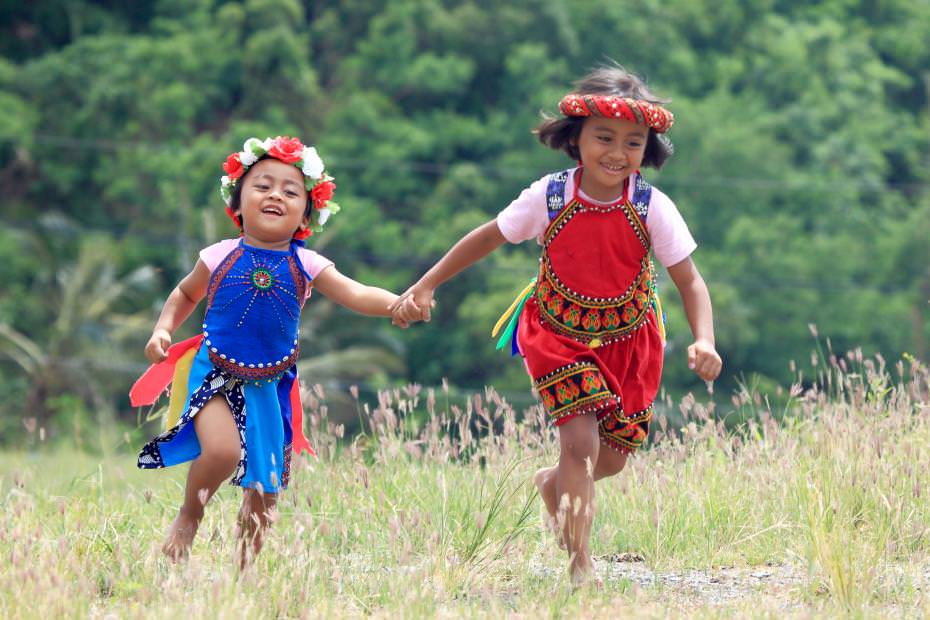 排灣族姊妹情深.在鄉下隔代教養的情形嚴重.必須肩負起照顧妹妹的責任